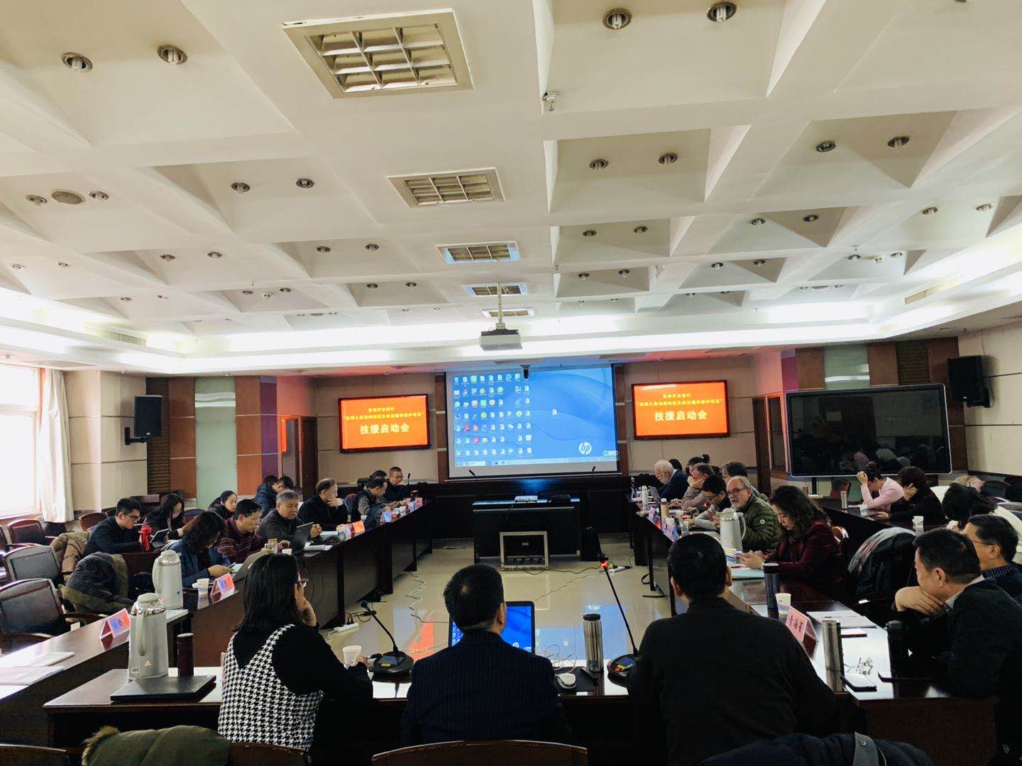 参加亚行国际项目会议